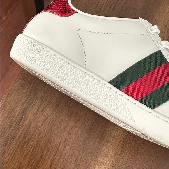 GUCCI Ace Bee Embroidered White
Leather Sneakers - Picture 6 of 16